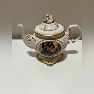 GONE WITH THE WIND COLLECTIBLE: Teapot